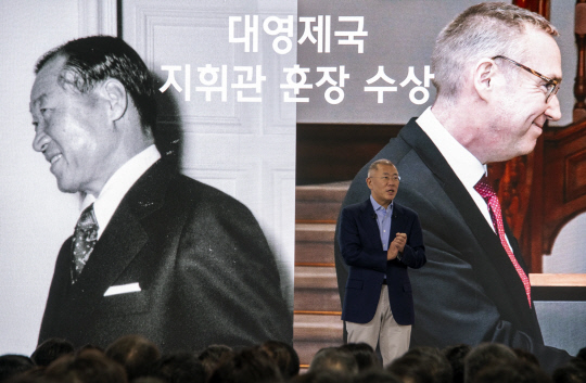 정의선 현대자동차그룹 회장이 3일 기아 오토랜드광명에서 신년사를 하고 있다. 현대차그룹 제공